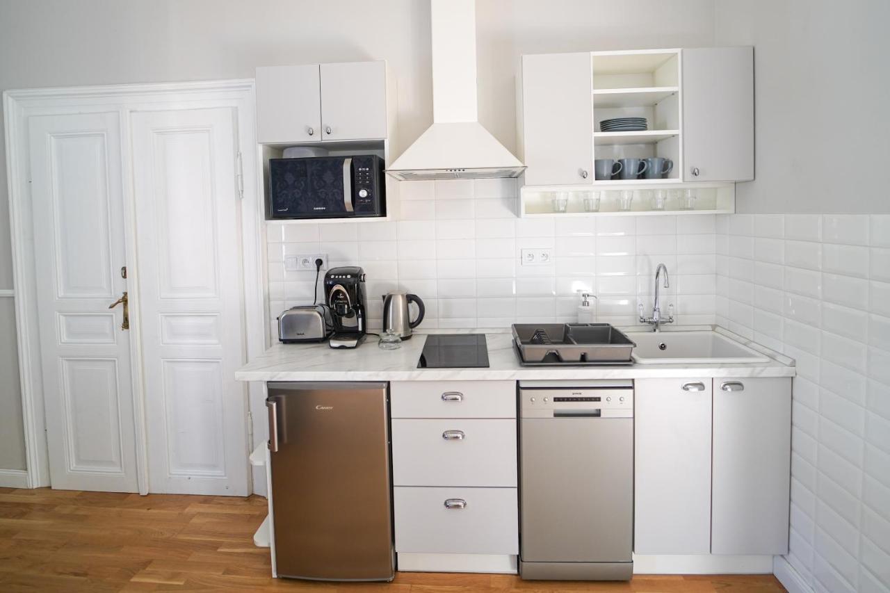 Spa Apartments Theresia Dubi  Экстерьер фото